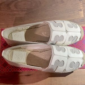 Tory Burch espadrilles/ tan/ivory